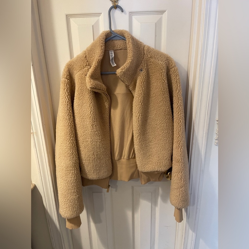 Alo yoga tan puffer jacket size xs worn three times